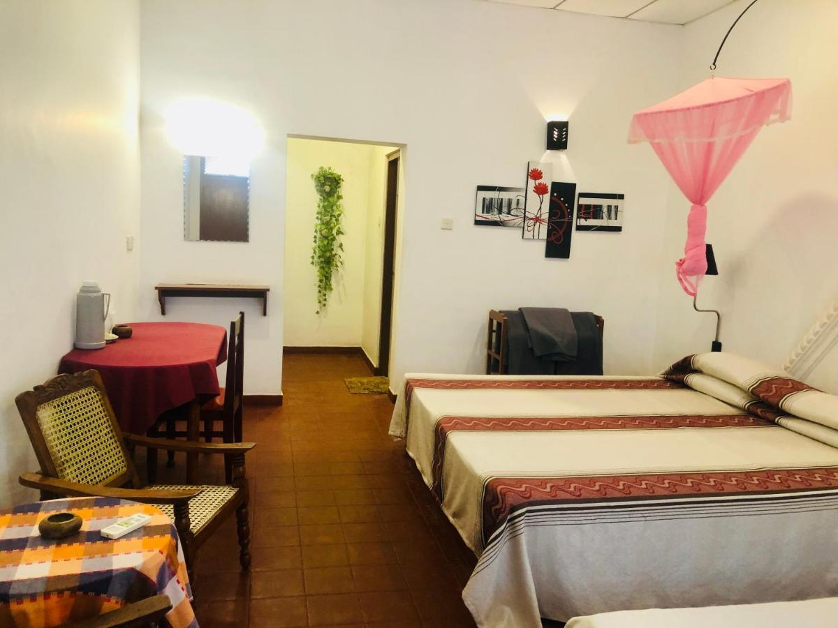 Hotel Hemadan Bentota Esterno foto