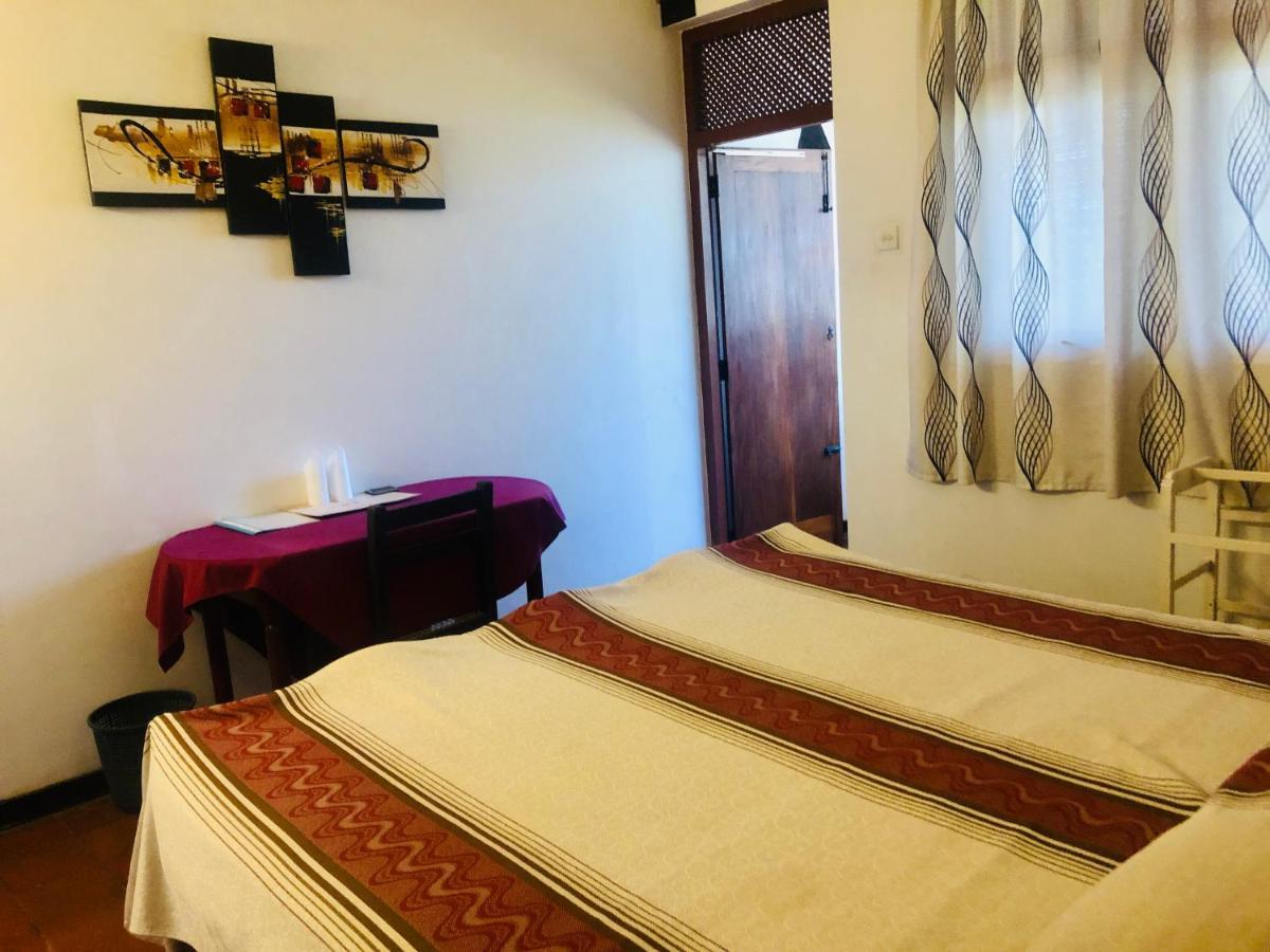 Hotel Hemadan Bentota Esterno foto