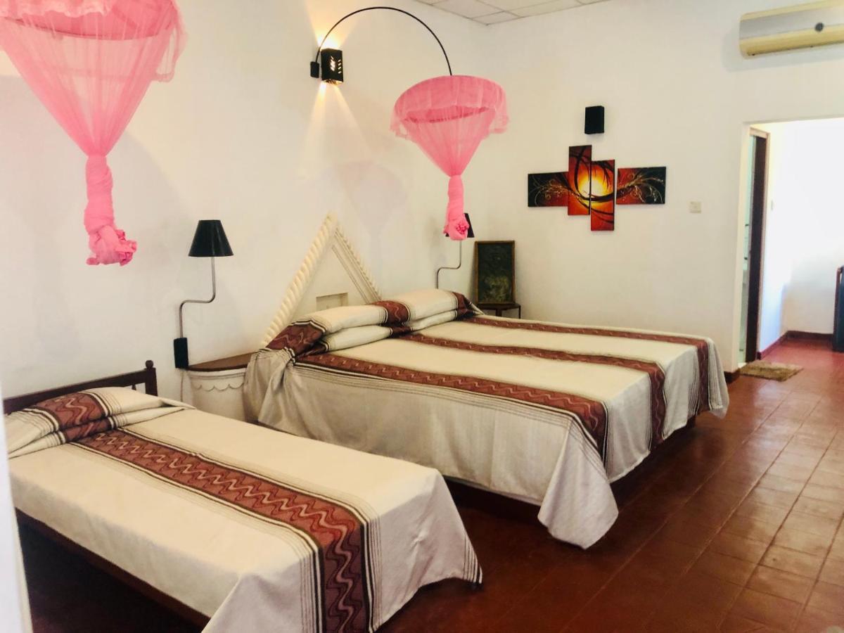 Hotel Hemadan Bentota Esterno foto