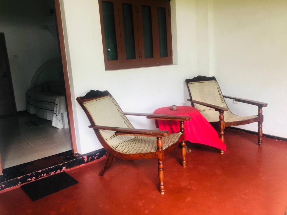 Hotel Hemadan Bentota Esterno foto