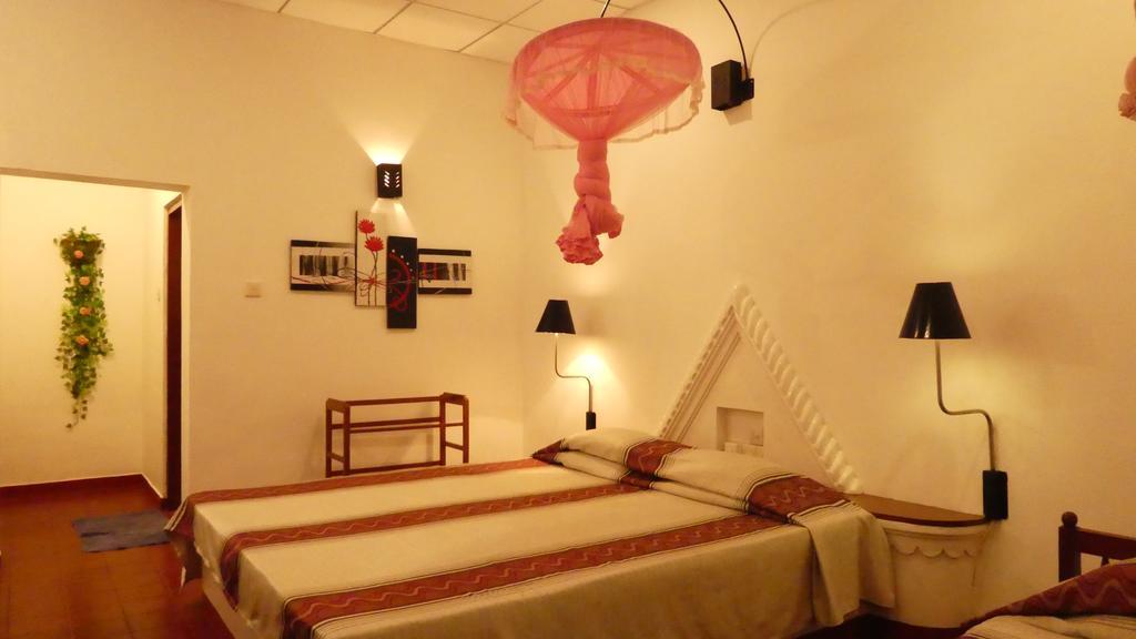 Hotel Hemadan Bentota Esterno foto