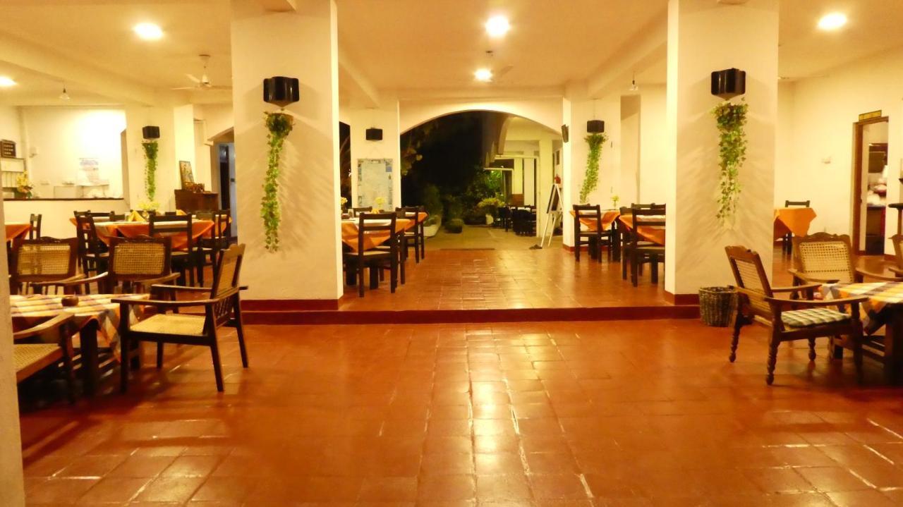 Hotel Hemadan Bentota Esterno foto
