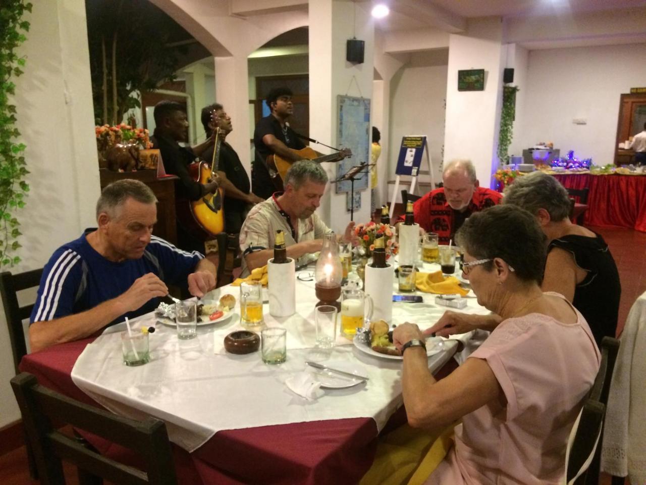 Hotel Hemadan Bentota Esterno foto
